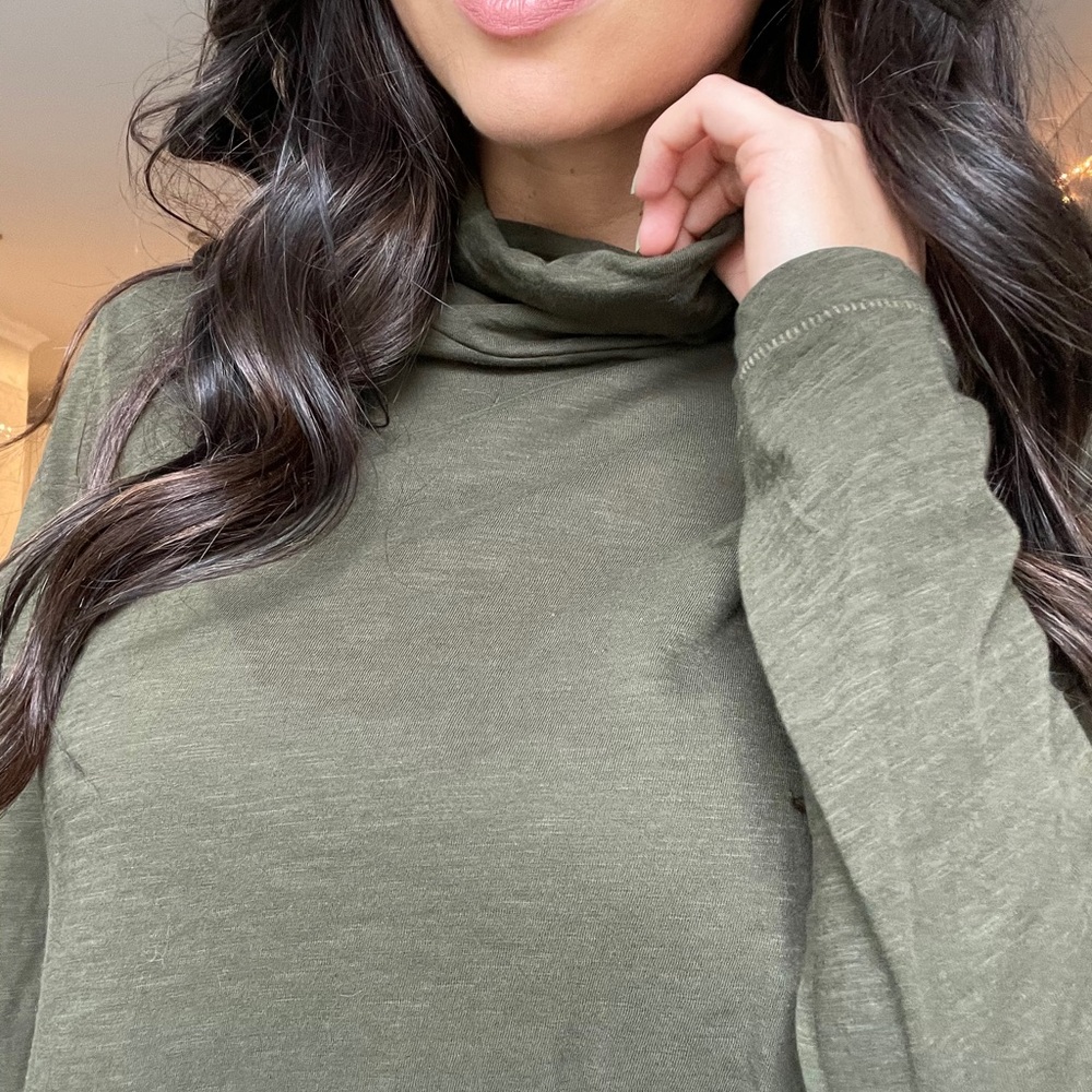 MadeWell Turtle Neck - Picture 2 of 4